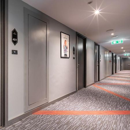 Aspira Gems Center Silom Hotel Bangkok Bagian luar foto